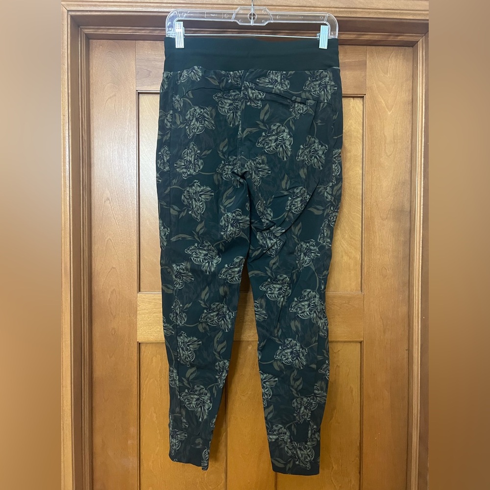 Athleta Trekkie North Printed Jogger Size 2 - Picture 5 of 10